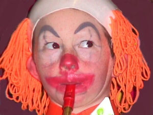 clown_1.jpg (48432 bytes)