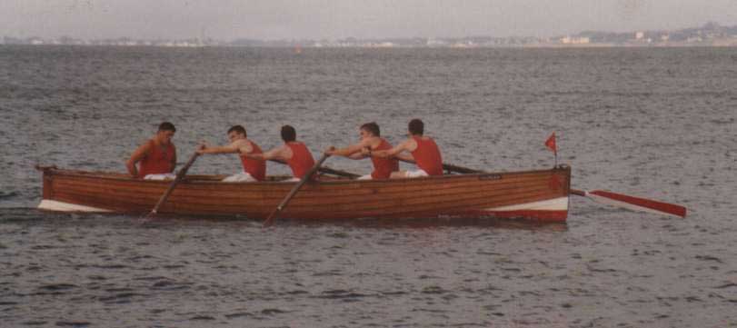 Pulling with all thier might an U17's crew race to the finish line for the Woodlatimer Cup