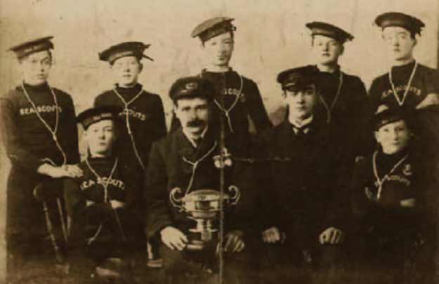 The 2nd Port of Dublin under 17's crew after winning the Woodlatimer Cup in 1914.