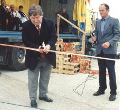 Cller Bonner cutting the ribbon 