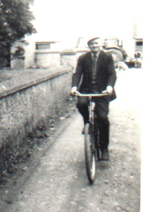 pat_on_bike