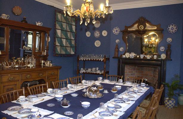 Dining Room.jpg (59952 bytes)