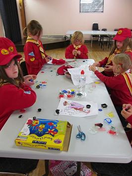 Raheny Cygnets do crafts