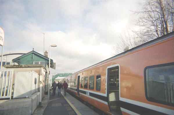 Arrow treinstellen in Maynooth, Co. Kildare, Ierland, Foto: Huib Zegers 2002