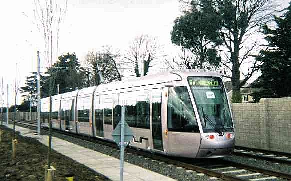 Luas tramstel tijdens proefrit in de buurt van het Sandyfort depot - 2004 Huib Zegers