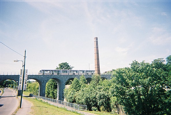 Luas tram tijdens het proefbedrijf op het Milltown-viaduct, beter bekend als de 'Nine Arches' - 2004 Huib Zegers