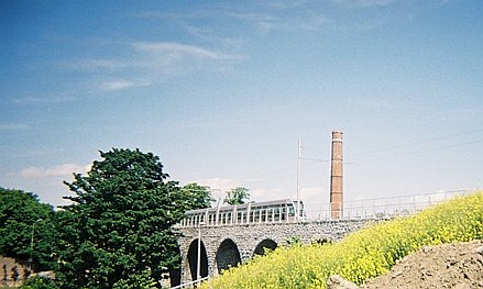 Luas tram tijdens het proefbedrijf op het Milltown-viaduct, beter bekend als de 'Nine Arches' - 2004 Huib Zegers