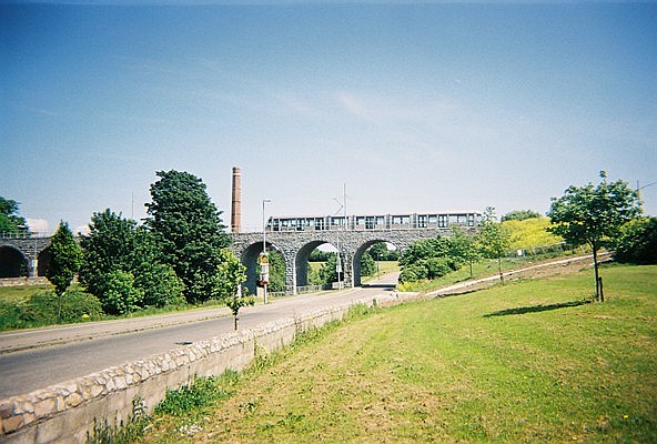 Luas tram tijdens het proefbedrijf op het Milltown-viaduct, beter bekend als de 'Nine Arches' - 2004 Huib Zegers