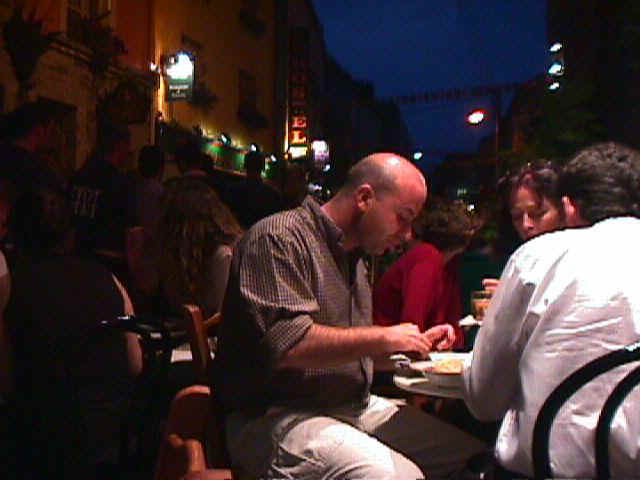 street_diners.jpg (50647 bytes)